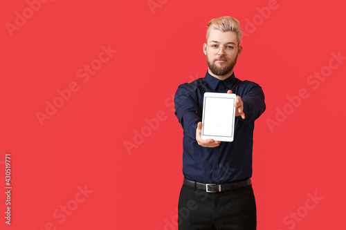 Young man showing tablet co...