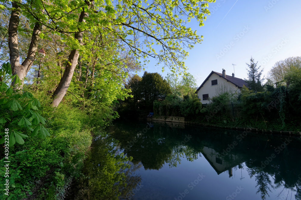 Marne river bank in the old Creteil city