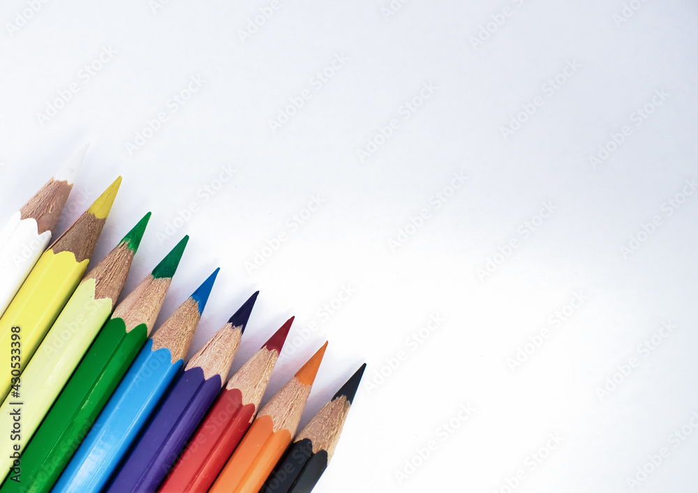 Múltiples lapiceros de colores para dibujar Photo | Adobe Stock