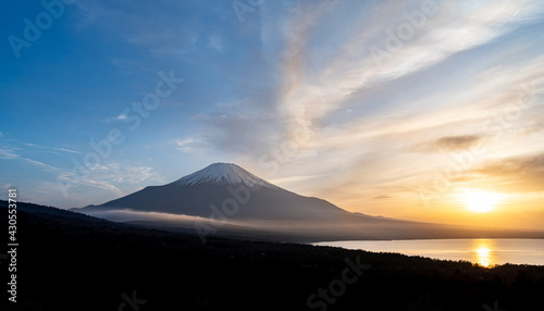 夕景 富士山と山中湖