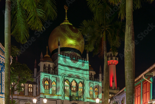 Photography Illuminated Sultan Mosque (Masjid Sultan) at Kampong Glam, Singapore