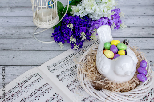 Easter decoration with bird and eggs