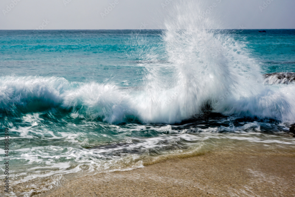 Fototapeta premium waves on the beach