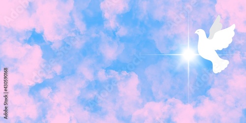 Banner azzurro rosa cielo nuvoloso con la colomba pasquale bianca che vola. Croce raggiante. Natale. Annunciazione. Pentecoste. Fede, speranza, amore. Paradiso. Preghiera.
