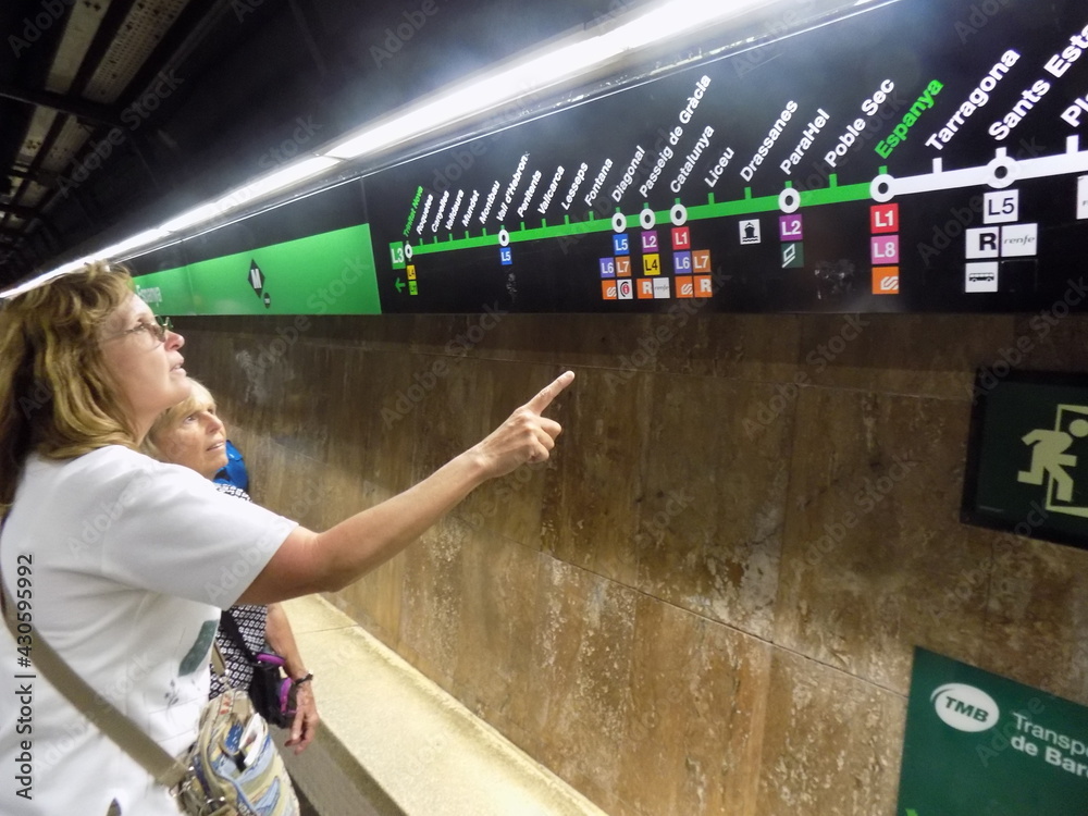 Ταπετσαρία Two Women Exploring Barcelona, Spain, By Subway as they Look at the Map to Find