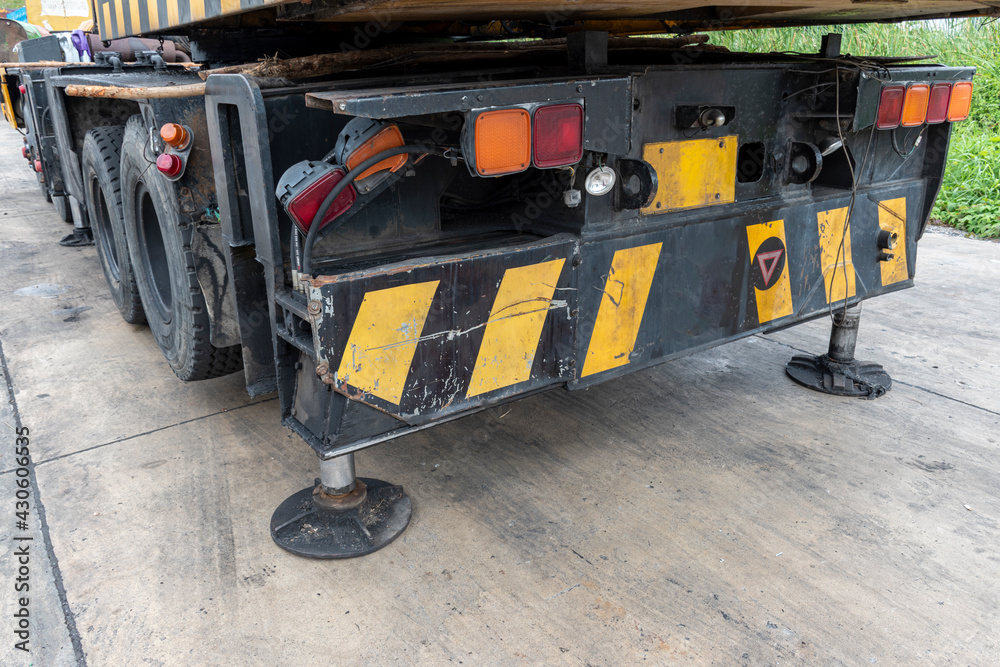 Obraz premium Outrigger mobile crane for heavy duty construction side. Hydraulic supports for the crane legs.