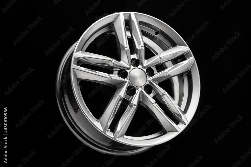 Obraz premium silver new alloy wheel with bifurcated beams on a black background