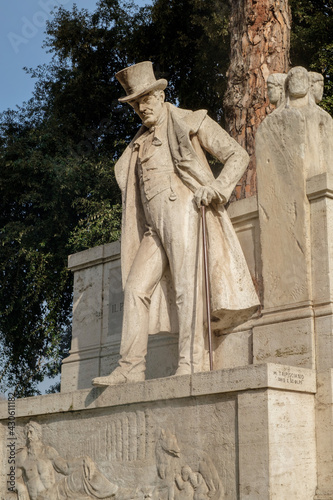Obraz na plátně Monument of roman poet Gioacchino Belli famous for his sonnets in romanesco dial