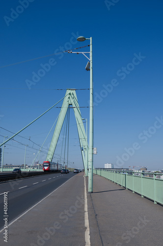 Severinsbrücke über den Rhein in Köln 3