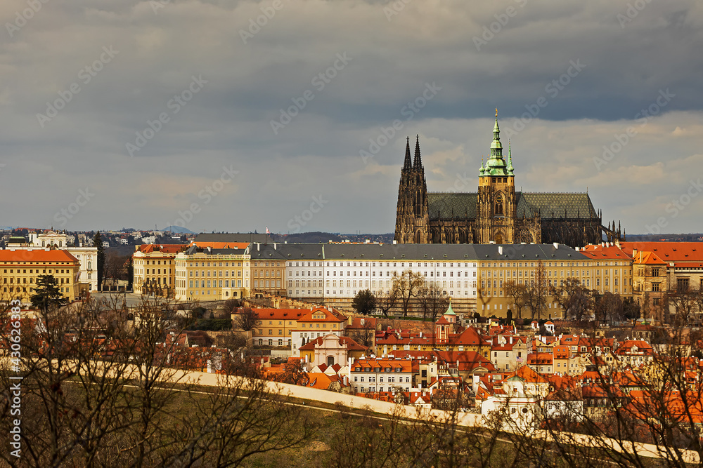 Fototapeta premium Beautiful view on a sunny day Prague castle early spring