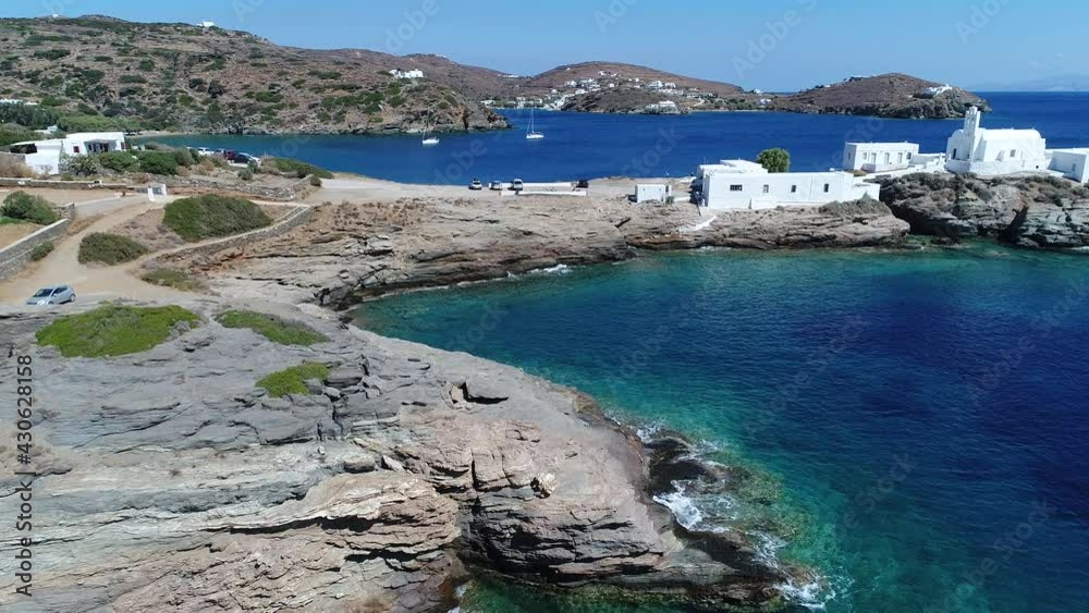 Monastère de Chrisopigi à Faros sur l'île de Sifnos dans les cyclades en grèce Monastère de Chrisopigi à Faros sur l'île de Sifnos dans les cyclades en grèce