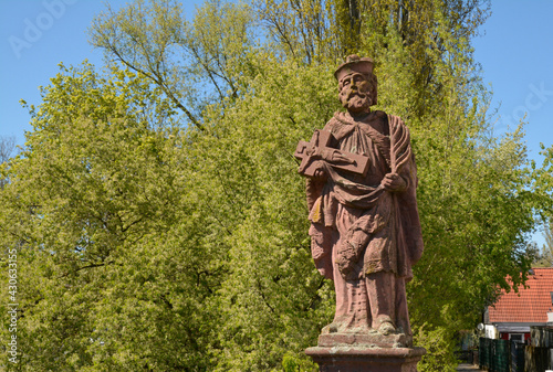 nepomukfigur auf einer schwarzbachbr  cke in hattersheim