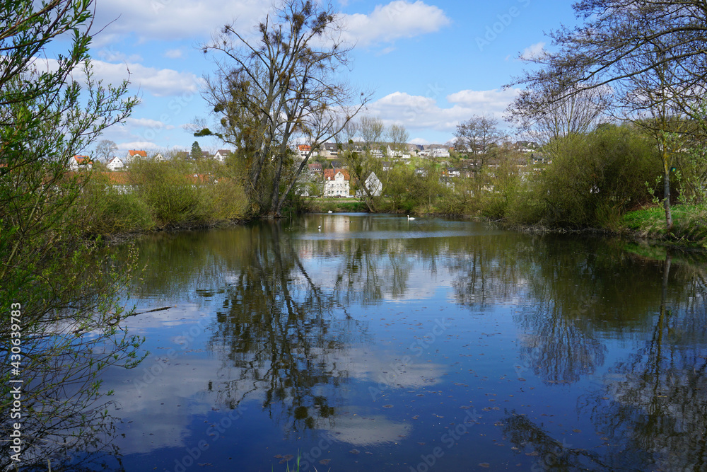 ein Blick auf einen Nebenarm von den Fluss Leine bei Alfeld ein Blick auf einen Nebenarm von den Fluss Leine bei Alfeld