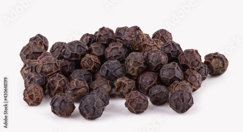 Tableau sur toile Black pepper isolated on a white background