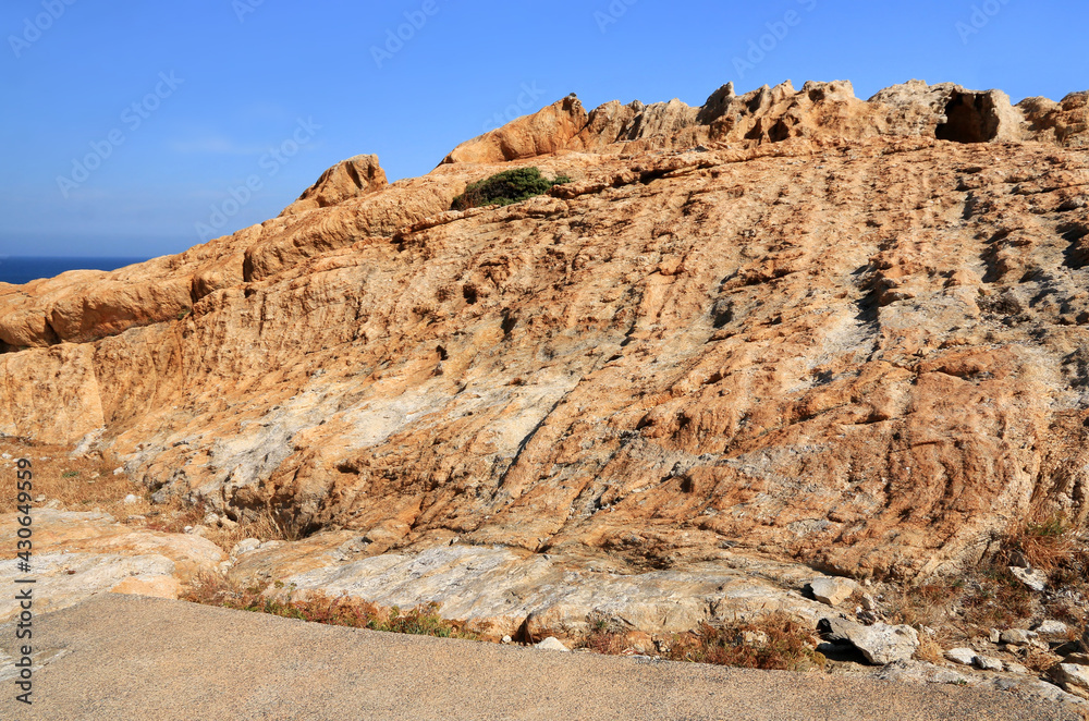 Fototapeta premium Roches façonnées par l'érosion au Cap de Creus en Catalogne, près de Cadaques.