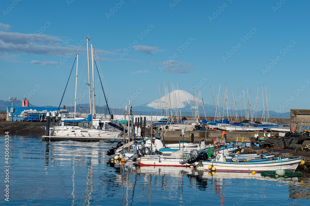 葉山マリーナと富士山