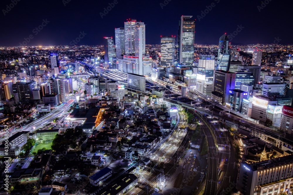 Obraz premium 名古屋 グローバルゲートからの名古屋駅方面の夜景
