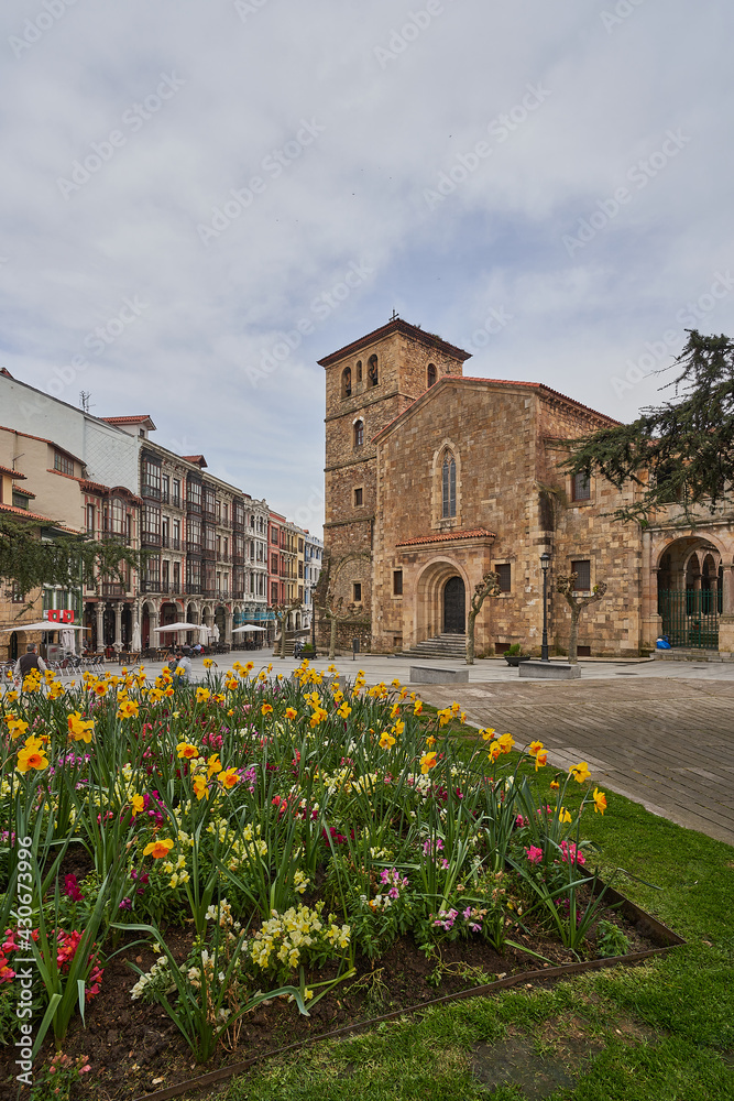 Iglesia de San Nicolás de Bari or Iglesia de San Francisco, in the town of Avilés, Asturias, a former Franciscan convent.
