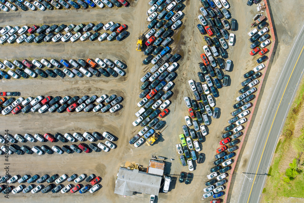 Cars terminal parked a parking in used car auction lot foto de Stock