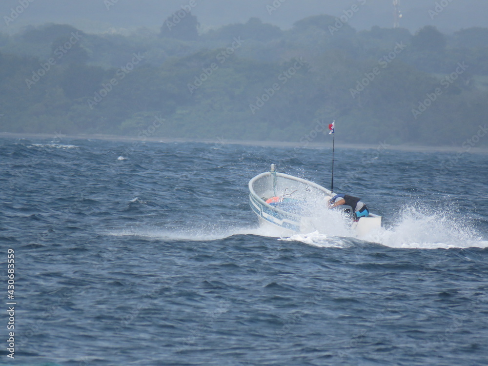 Fototapeta premium Bote a Mar Abierto