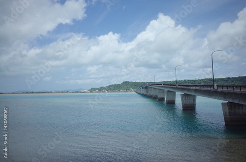 綺麗な海の長い橋 © kuki stock