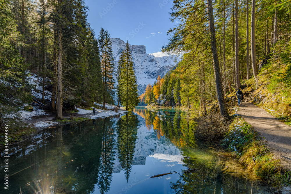 Obraz premium The beautiful Braies lake in late autumn with a little snow, Pearl of the Dolomite lakes is an UNESCO heritage and is located in the Braies Alto Adige,Italy