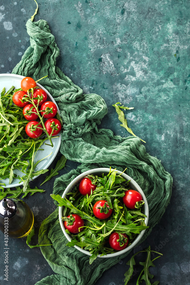 close-up view of fresh salad with tomatoes and arugula on table