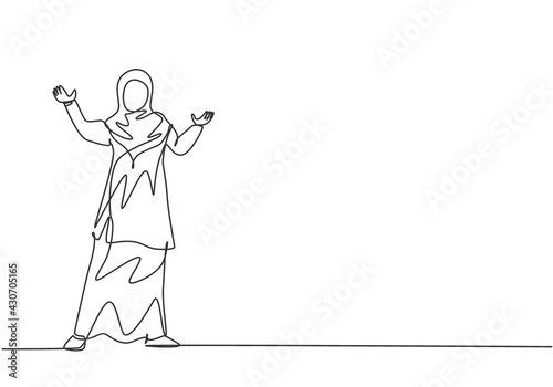 Continuous one line drawing young Arab female worker doing business presentation at office. Speaker at business conference minimalist concept. Single line draw design vector graphic illustration.