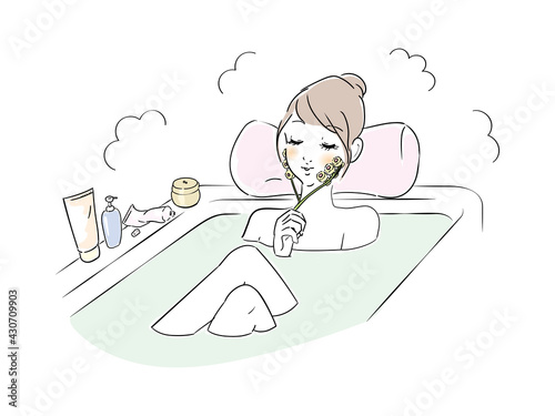 可愛い女性　バスタイム　フェイスマッサージ