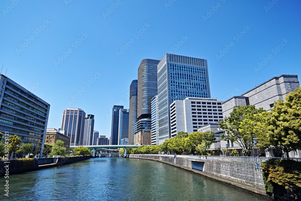 水都大阪 淀屋橋から見る中之島の高層ビル群