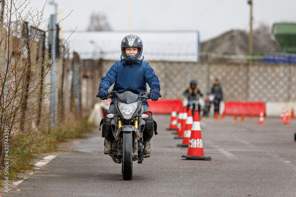 motorcycle driving school. a woman learns to drive 