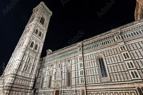Slika na platnu The side facade of the Florence Cathedral, Duomo of Santa Maria del Fiore and bell tower of Giotto di Bondone (Campanile)