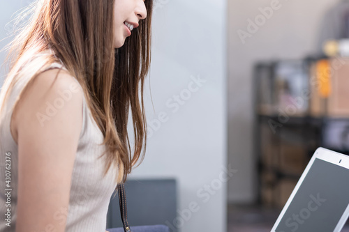 Free Download ビジネスウーマン - GFXLoad