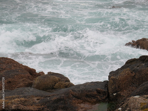 ocean waves crashing on rocks