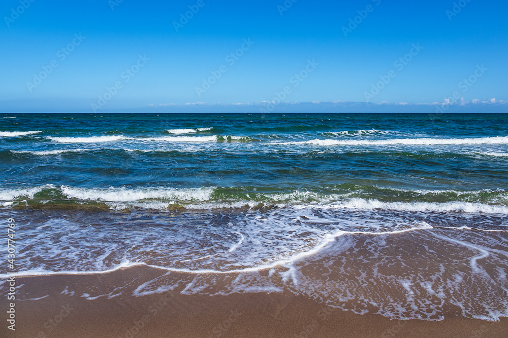 Wellen an der Küste der Ostsee bei Kühlungsborn