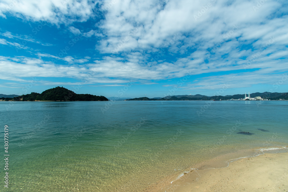 Obraz premium 瀬戸内海と青空