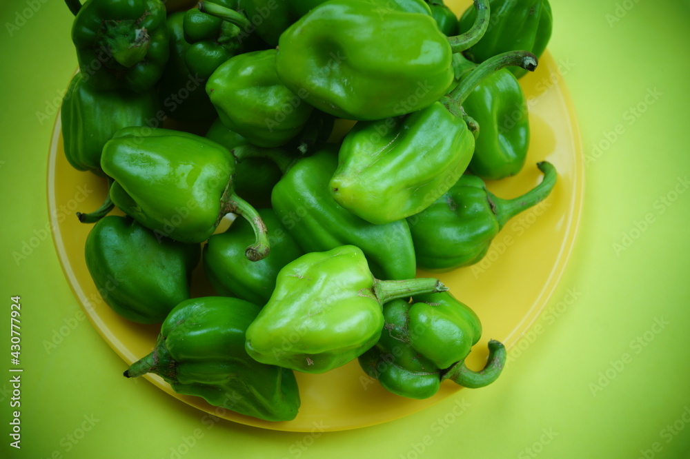 capsicum , varieties , Green chili , Is capsicum a fruit ,capsicum is a fruit or vegetable . capsicum , varieties , Green chili , Is capsicum a fruit ,capsicum is a fruit or vegetable .