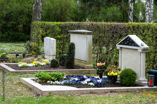 Gräber auf einem Friedhof photo