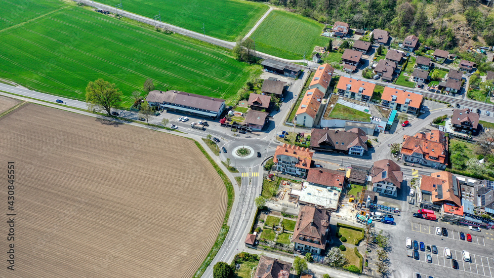 Luftaufnahme Gemeinde Oberdiessbach im Berner Mittelland, April 2021