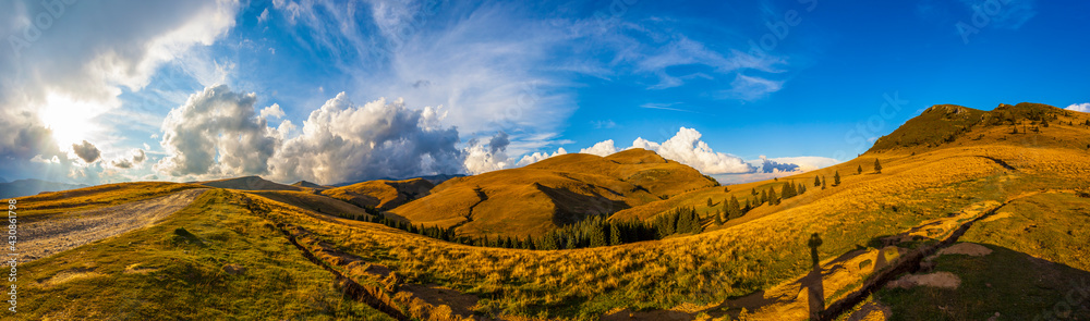Fototapeta premium Outstanding panoramic view on Bucegi Mountains, Dichiu Peak, in a autumn day, Bucegi Natural Park, Romania