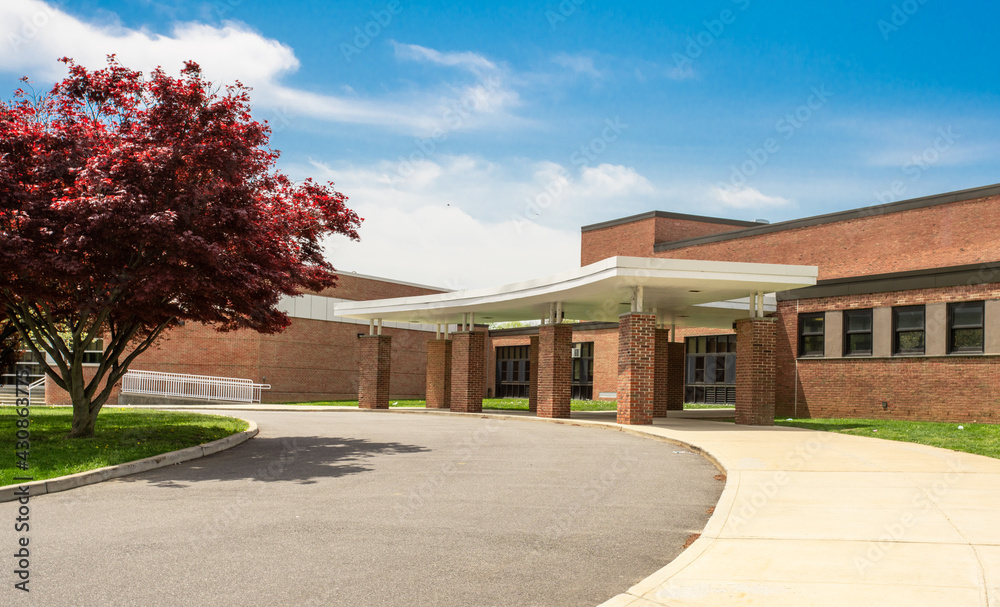 Exterior view of a typical American school building