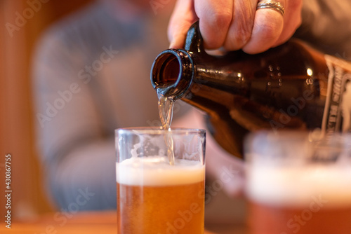 Принти на полотні Pouring beer from a growler