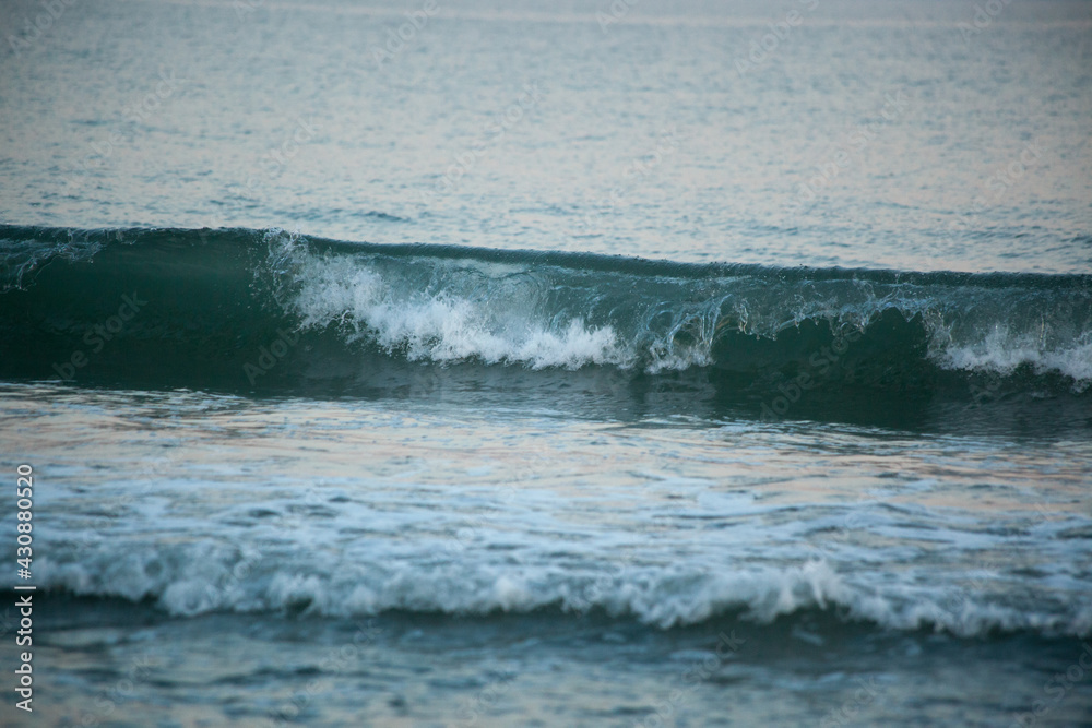 Fototapeta premium Ocean waves at the beach
