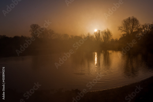 Sonnenaufgang im Dunst