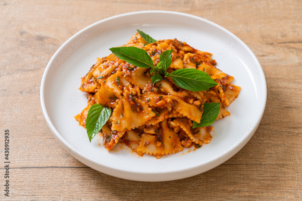 farfalle pasta with basil and garlic in tomato sauce