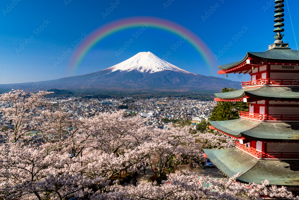 忠霊塔と桜満開の富士山