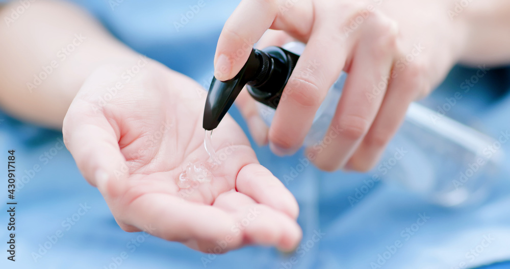 Fototapeta premium woman use hand sanitizer gel