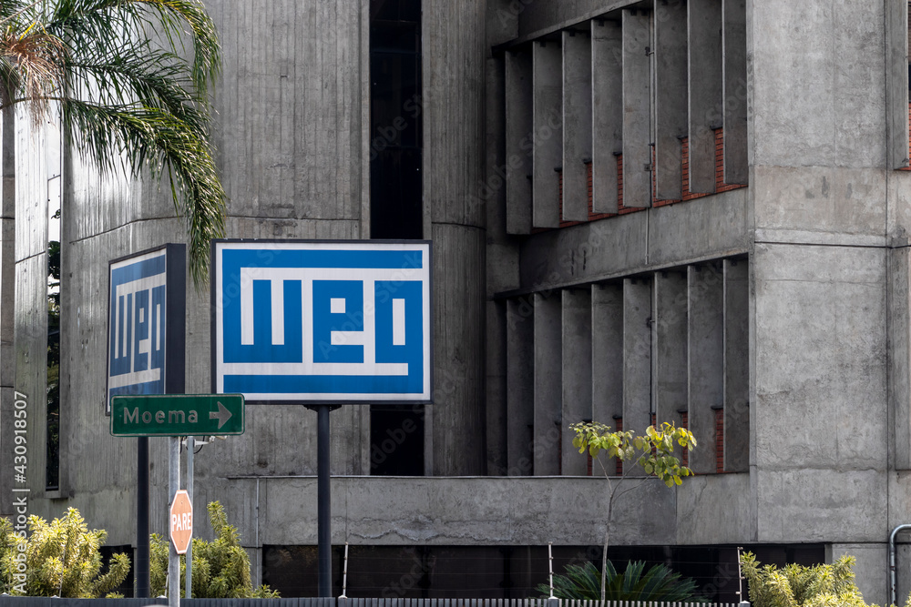 Plate with the logo of the WEG equipment industry, at the headquarters