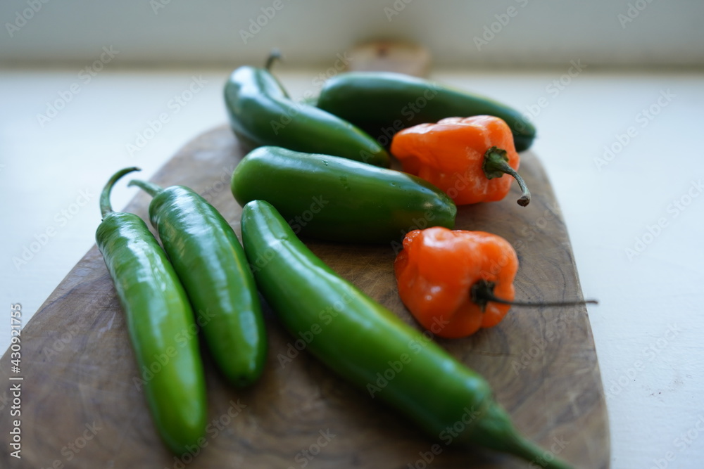 ハラペーニョ 唐辛子 辛い チリ メキシコ スパイシー 野菜 ししとう Stock Photo Adobe Stock ハラペーニョ 唐辛子 辛い チリ メキシコ スパイシー 野菜 ししとう Stock Photo Adobe Stock