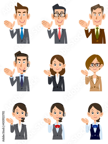 左手を上げて紹介する会社員の男女の上半身セット
